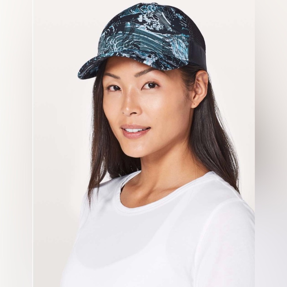 Lululemon Dash & Splash Cap II
